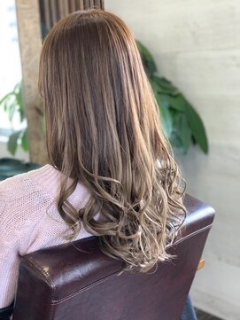 リリー シンジュク(Lilly) 【Lilly新宿】#ナチュラルベージュ #グラデーション#イルミナ