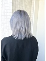リグ 横浜(Lig.)&nbsp;ケアブリーチブルーシルバーカラーダブルカラーレイヤーぱっつん