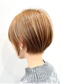耳かけショート丸みショートボブヘアミルクティーベージュカラー