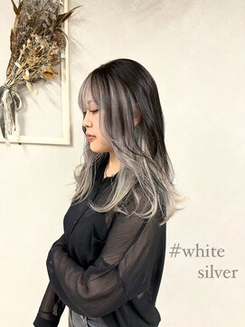 シェノン(Chainon.) 艶髪 ホワイトシルバー レイヤーカット 【博多】