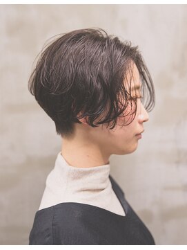 ニイ(nii.) niiカット×刈り上げ×前下がりショート