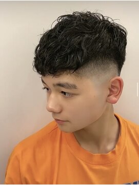 バチカ(BATICA) 低めスキンフェードショート