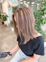 エレクシィ(ELEXY)&nbsp;デザインハイライト　ベージュミディアムボブ