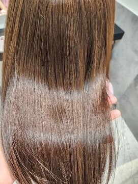 チュエベルパーチ 20代30代40代髪質改善アンブレラカラーこなれミディ前髪ウルフ