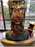 ミディアムハーフアップ　ウェーブ巻き
