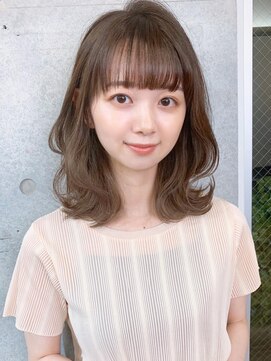 テテ(tete.) 清楚系大人のフェミニンレイヤーくびれミディアム