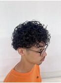 大人◎強めくるくるパーマ×ツーブロック刈り上げマッシュ
