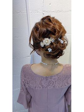 パリスパート2 波ウェーブカール 柔らか シニヨン ヘアアレンジ