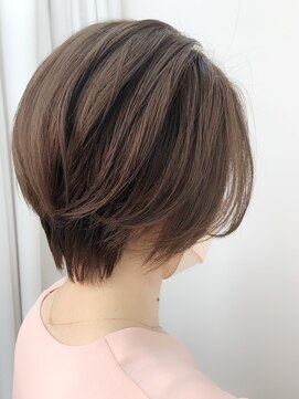 デイズ(DAYS) 透ける色と手櫛だけで毛束感が出る大人ショート/丸み/ひし形