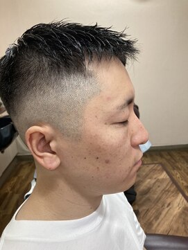 カザマ スキンフェードクロップスタイル