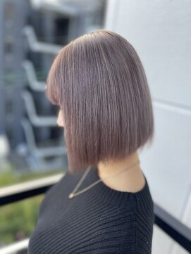 ラビス 浦和(Lovis) グレーベージュ/レイヤーロング/アッシュカラー/前髪パーマ/浦和