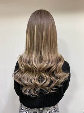 フツーロ 栄(FUTURO) プルエクステ