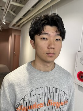 ジリ(JILI) 【JILI】センターパート 色気ニュアンスカール　メンズ　◎上辻