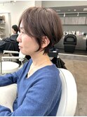 アッシュカラーで柔らかなショートボブ