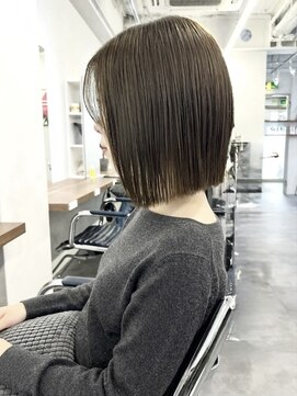 オウル(Owll) *くすみベージュの前下がりストレートボブ*