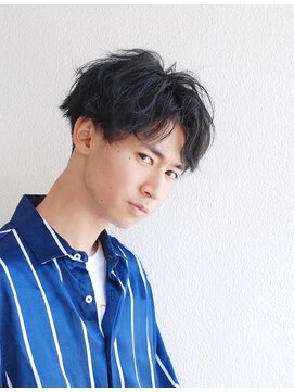 ユーリー(juurii) エッジをきかせた個性派センターパート【juurii 菊地真理恵】