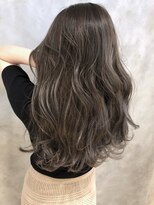 リルア 博多(LIRUA)&nbsp;スモーキーグレージュのハイライトカラー