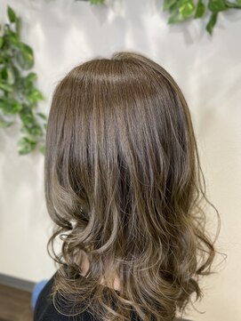 ビィーワンイースト(Be 1 EAST) ハイグレージュ【＃髪質改善＃ヘアケア】