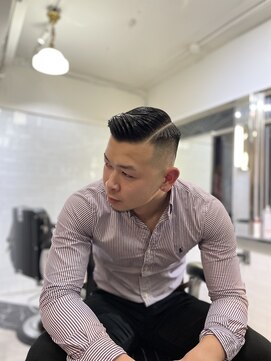 メリケンバーバーショップ フクオカ(MERICAN BARBERSHOP FUK) フェードカットかき上げ福岡バーバーサイドグラデーションa1