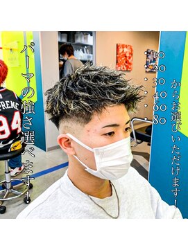 ダズルヘアラッシュ(DAZZLE hair RUSH) ツイストスパイラルパーマ~金メッシュ~