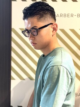バーバーバー アカバネ(BARBER-BAR AKABANE) BARBER-BARサイドパートスタイル
