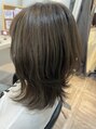 ココシア(Cocosia)&nbsp;表面にハイライトを入れ立体感と動きのあるヘアスタイルに。