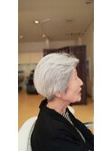 80's 綺麗な白髪をそのまま生かしたショートヘア/髪質改善
