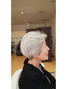 モダム(MODAM) 80's 綺麗な白髪をそのまま生かしたショートヘア/髪質改善