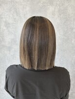 ヘアアンドメイク ムーア(Muuua)&nbsp;太めハイライトグレーベージュ