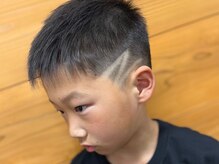 ワイアンドワイ(Y&Y)の雰囲気(YouTube見ながらキッズカットできます。)