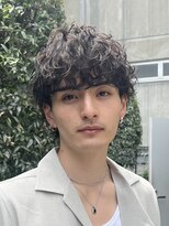 フィフス(fifth)&nbsp;ツーブロックマッシュテテ風シャドウパーマ黒髪センターパート