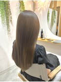 栄養の高いカラーで透明感と艶感を育てるロングスタイル♪