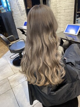 ラックスビー ユナイテッド 神戸三宮いくたロード店(LUXBE UNITED) ミルクティーベージュ