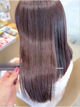 ファムバイアヴァンス(Femme by AVANCE.) ツヤ髪/ピンクベージュ/髪質改善20代30代40代【玉川沙希】