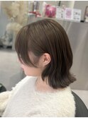 横顔かわいいレイヤーカット/くすみベージュ【小山田繭】