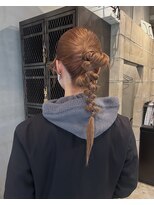 オムズ(OM's)&nbsp;タイトポニーテール/ポニーテールアレンジ/アップスタイル