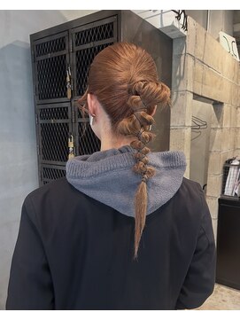 オムズ(OM's) タイトポニーテール/ポニーテールアレンジ/アップスタイル