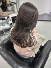 グラム(gram) 透明感ブラウンの大人ナチュラルヘア