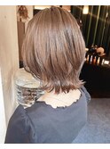 小顔イメチェン、ブルーグレージュカラーくびれレイヤーボブ