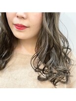 アローズソワン(HELLO'S SOIN)&nbsp;細かいハイライトが可愛いナチュラルハイライト　2/17