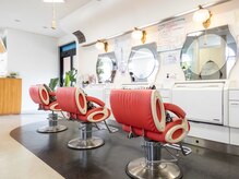 サロンド アニー あけぼの店の雰囲気（白を基調とした落ち着いた雰囲気です）