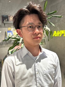 アップバング　刈り上げ　メンズミディアム　メンズカット　