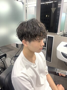 クロムトウキョウ ザ バーバー ネオン 新宿店(CHROM TOKYO the Barber ne/on) 波巻きツイストパーマ