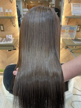 エムロード 深草店の写真/ナチュラル質感をキープしたままのサラ艶ストレートに♪コテ巻きやカラーも楽しめる扱いやすい美髪に導く♪
