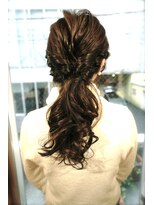 ネオリーブアイム 横浜西口店(Neolive aim)&nbsp;くるりんぱ×ねじねじポニーテールのお呼ばれアレンジ