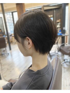 インス(ensue) ensue京都大人可愛い前下がりショートボブ 耳かけショート 中島