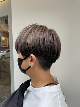 ムーン(moon) #顔型別ヘアスタイル特集#インナーグレージュ#ウルフ