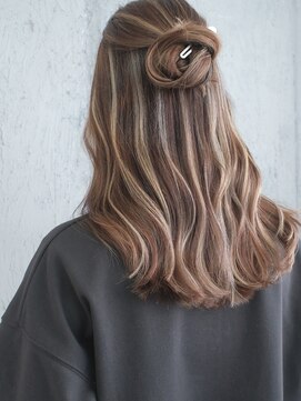 マリアナ(Mariana) ハイライトショートヘアレイヤーカットダブルカラー