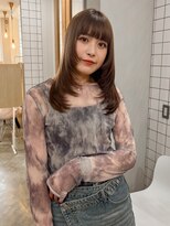 スート(suit.)&nbsp;顔まわりミディアムレイヤーカット20代