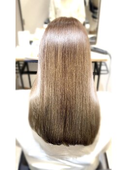 NOVA【ノヴァ】【4月1日NEW OPEN(予定)】の写真/パサつき・広がりを即解消!高濃度水素ULTOWAトリートメントで、芯から潤う驚きのまとまりを実感。